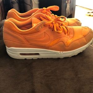 Orange Nike Air Max 9